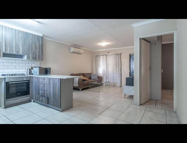 3 BEDROOM TOWNHOUSE FOR SALE IN VREDEKLOOF EAST